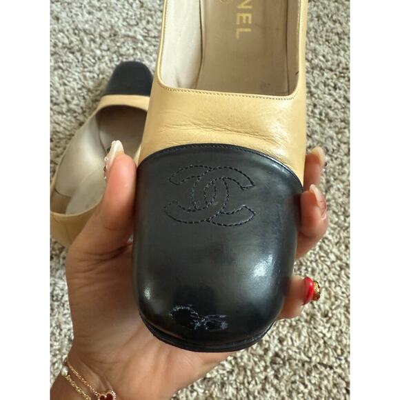 Chanel Original Finition Main Black and Tan CC Logo  Pumps Size 39 - Picture 10 of 10